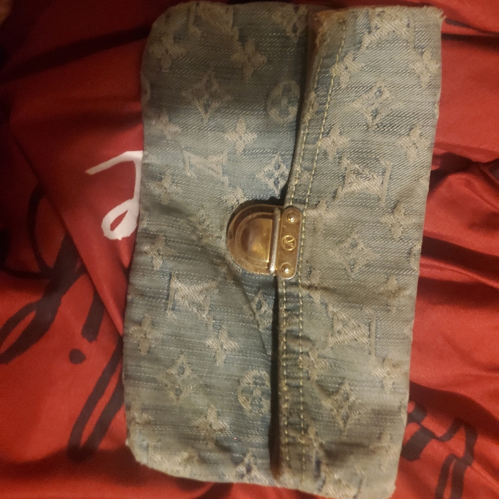 LV denium pouchette